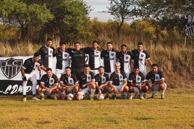 Foto grupal del equipo antes del partido